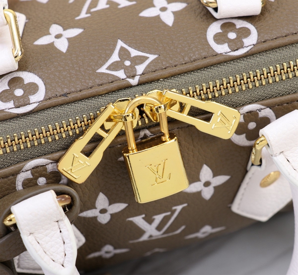 ルイヴィトンバッグ角部分ディテール